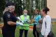 Инспекторы ГИБДД и активисты родительского патруля проводят тренинги по выбору детских удерживающих устройств для мам и пап.