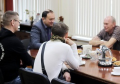 Андрей Сергеичев встретился с героями из нашего района, приехавшими на побывку из зоны проведения СВО
