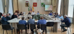 Глава района Андрей Сергеичев поздравил с Днем пожилых людей ветеранов муниципальной службы.