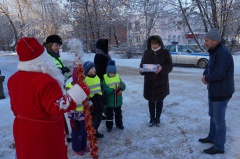            В преддверии Старого Нового года сотрудники Госавтоинспекции и  «Родительские патрули»  напоминают правила участникам дорожного движения.