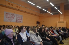 Глава района провел открытый встречу с жителями в средней шестой школе.