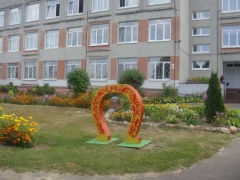 Подведены итоги областного смотра-конкурса «Наш любимый школьный двор», в котором коллектив средней школы № 6 г. Гаврилов-Яма вошел в число победителей регионального конкурса в номинации «Ради жизни на Земле»