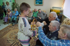 Участники КЛО «Возрождение» МБУ ЦНТ колядовали в организациях района.