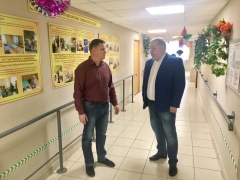 В предверии новогодних праздников Глава района Алексей Комаров посетил ряд социальных объектов с круглосуточным режимом пребывания.