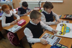 Госавтоинспекция продолжает проведение классных часов в школах и проверяет знание Правил дорожного движения у обучающихся.