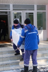 Сегодня Глава района Алексей Комаров вместе с заместителем начальника Ярославского районного нефтепроводного управления ООО «Транснефть - Балтика» Игорем Гавриковым передали беженцам бытовую технику.