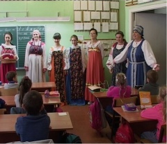 Специалисты районного Центра народного творчества провели обряды колядования в нескольких школах Гаврилов-Яма