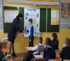 Школьники повторяют Правила дорожного движения!