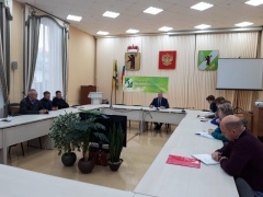 Сегодня впервые за последние несколько месяцев исполняющий обязанности Главы района Андрей Забаев провел заседание штаба по предотвращению распространения на территории района новой коронавирусной инфекции