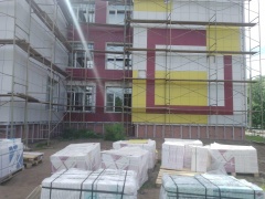 Исполняющий обязанности Главы Гаврилов-Ямского района Андрей Забаев сегодня проверил ход работ по утеплению фасада Средней школы № 6